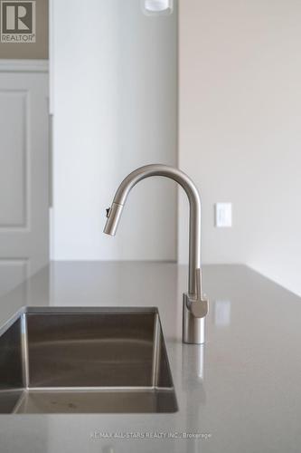 29 - 17 Lakewood Crescent, Kawartha Lakes (Bobcaygeon), ON - Indoor Photo Showing Kitchen With Double Sink