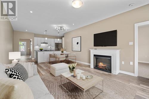 29 - 17 Lakewood Crescent, Kawartha Lakes (Bobcaygeon), ON - Indoor Photo Showing Living Room With Fireplace