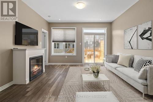 29 - 17 Lakewood Crescent, Kawartha Lakes (Bobcaygeon), ON - Indoor Photo Showing Living Room With Fireplace