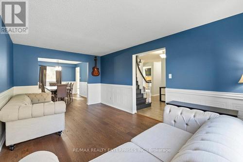 2054 Hunters Wood Drive, Burlington (Headon), ON - Indoor Photo Showing Living Room