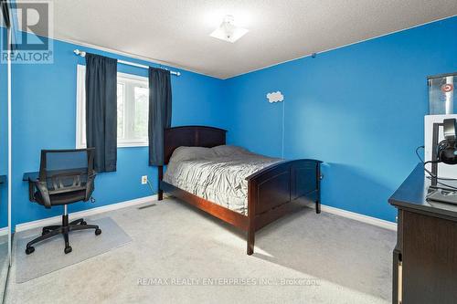 2054 Hunters Wood Drive, Burlington, ON - Indoor Photo Showing Bedroom