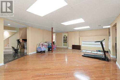 2054 Hunters Wood Drive, Burlington, ON - Indoor