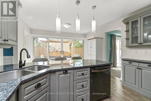 2054 Hunters Wood Drive, Burlington, ON - Indoor Photo Showing Kitchen With Double Sink With Upgraded Kitchen