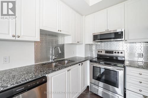 607 - 200 Lagerfeld Drive, Brampton (Northwest Brampton), ON - Indoor Photo Showing Kitchen With Double Sink With Upgraded Kitchen