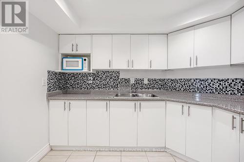 5444 Longford Drive, Mississauga (Churchill Meadows), ON - Indoor Photo Showing Kitchen With Double Sink