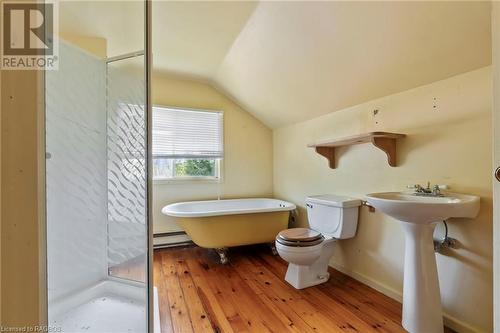 Upstairs 4pc Bath. - 217 Highway 6, South Bruce Peninsula, ON - Indoor Photo Showing Bathroom