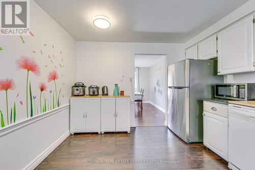 172 Arichat Road, Oakville, ON - Indoor Photo Showing Kitchen