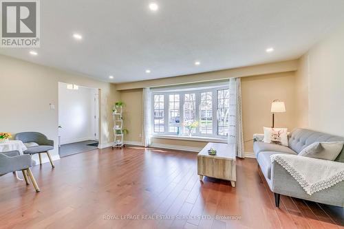 172 Arichat Road, Oakville, ON - Indoor Photo Showing Living Room