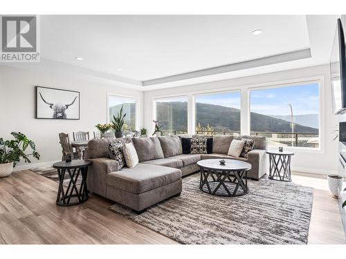 7188 Apex Drive, Vernon, BC - Indoor Photo Showing Living Room