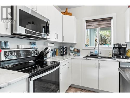 7188 Apex Drive, Vernon, BC - Indoor Photo Showing Kitchen