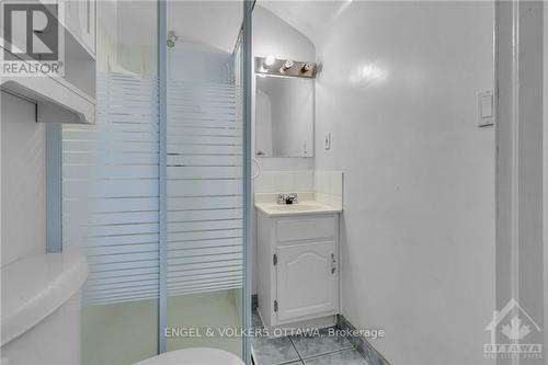 522 Cambridge Street S, Ottawa, ON - Indoor Photo Showing Bathroom