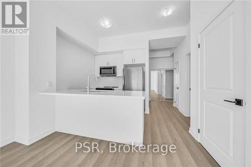 1213 - 450 Dundas Street E, Hamilton, ON - Indoor Photo Showing Kitchen