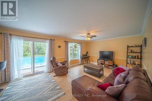 139 Felton Crescent, Russell, ON - Indoor Photo Showing Living Room