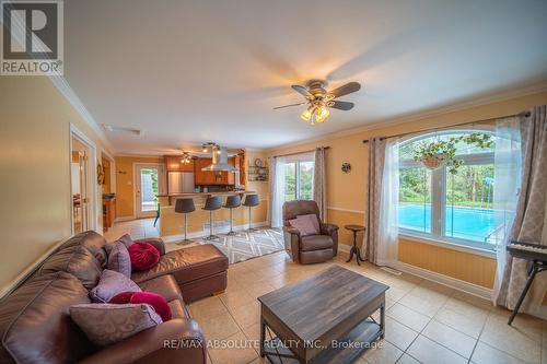 139 Felton Crescent, Russell, ON - Indoor Photo Showing Living Room