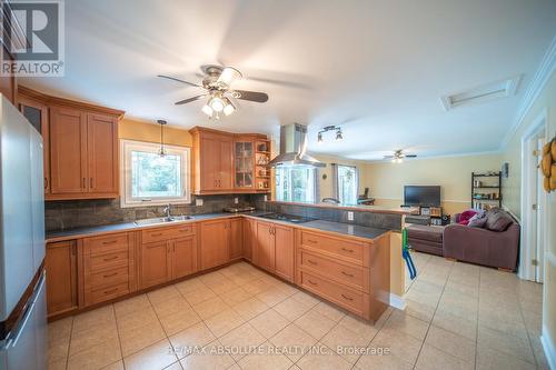 139 Felton Crescent, Russell, ON - Indoor Photo Showing Kitchen With Double Sink