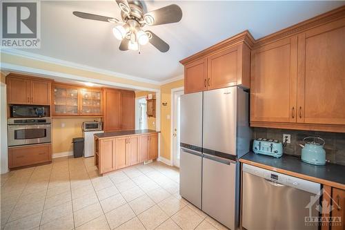 139 Felton Crescent, Russell, ON - Indoor Photo Showing Kitchen