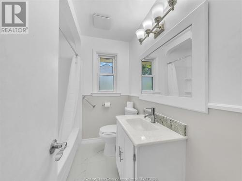 3150 Mckay, Windsor, ON - Indoor Photo Showing Bathroom