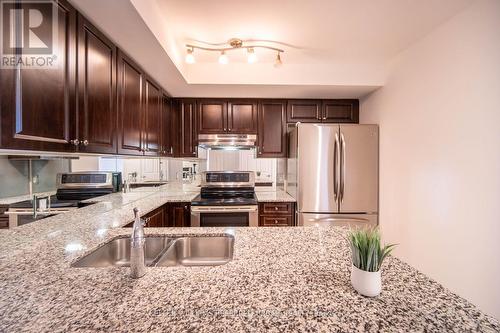 413 - 60 Fairfax Crescent, Toronto (Clairlea-Birchmount), ON - Indoor Photo Showing Kitchen With Stainless Steel Kitchen With Double Sink