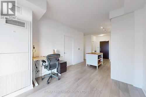 1611 - 38 Honeycrisp Crescent, Vaughan, ON - Indoor