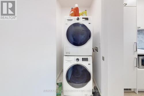 1611 - 38 Honeycrisp Crescent, Vaughan, ON - Indoor Photo Showing Laundry Room