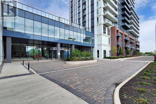 1611 - 38 Honeycrisp Crescent, Vaughan, ON - Outdoor