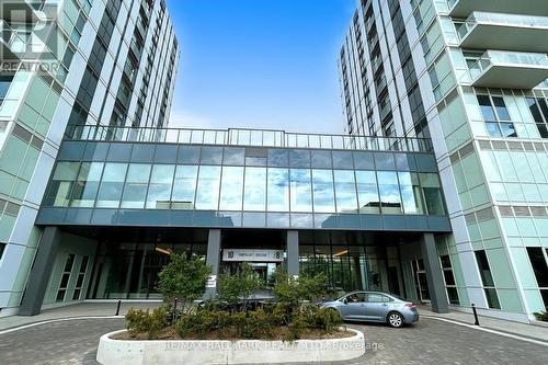 1611 - 38 Honeycrisp Crescent, Vaughan, ON - Outdoor