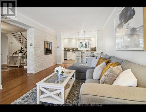 80 Marshall Street, Barrie (Allandale Heights), ON - Indoor Photo Showing Living Room