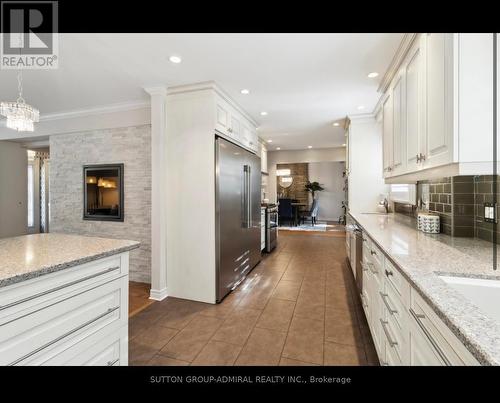 80 Marshall Street, Barrie (Allandale Heights), ON - Indoor Photo Showing Kitchen