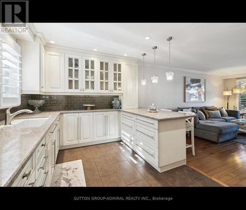 80 Marshall Street, Barrie (Allandale Heights), ON - Indoor Photo Showing Kitchen With Upgraded Kitchen