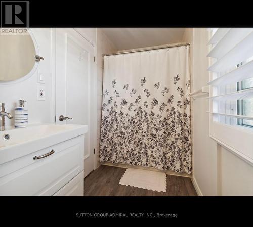 80 Marshall Street, Barrie (Allandale Heights), ON - Indoor Photo Showing Bathroom