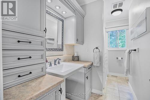 22 Patterson Place, Barrie (Ardagh), ON - Indoor Photo Showing Laundry Room