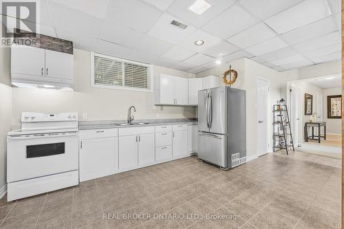 22 Patterson Place, Barrie, ON - Indoor Photo Showing Kitchen