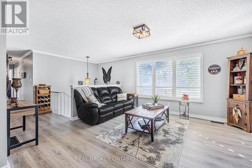 22 Patterson Place, Barrie, ON - Indoor Photo Showing Living Room