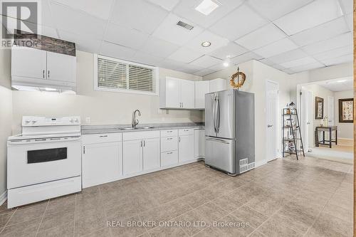 22 Patterson Place, Barrie, ON - Indoor Photo Showing Kitchen