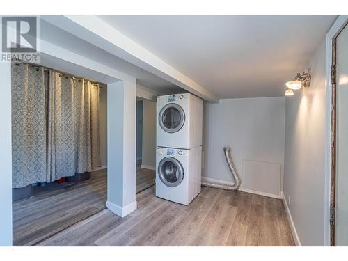 1828 Parkcrest Ave, Kamloops, BC - Indoor Photo Showing Laundry Room