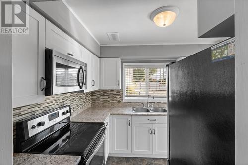 1828 Parkcrest Ave, Kamloops, BC - Indoor Photo Showing Kitchen With Double Sink