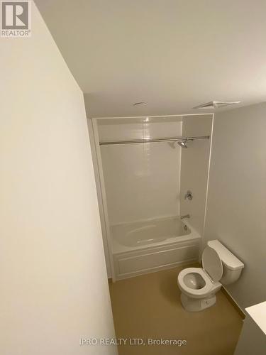 539 - 30 Shore Breeze Drive, Toronto, ON - Indoor Photo Showing Bathroom