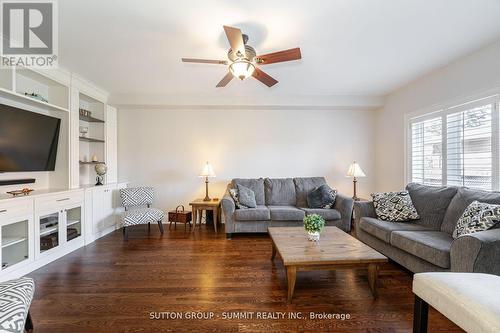 1065 Halliday Avenue, Mississauga (Lakeview), ON - Indoor Photo Showing Living Room