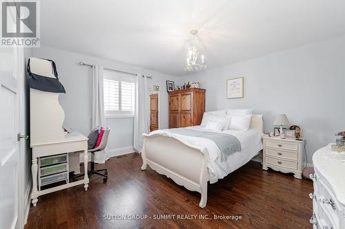 1065 Halliday Avenue, Mississauga, ON - Indoor Photo Showing Bedroom