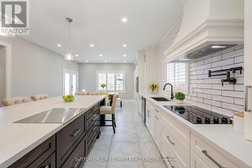 1065 Halliday Avenue, Mississauga (Lakeview), ON - Indoor Photo Showing Kitchen With Upgraded Kitchen