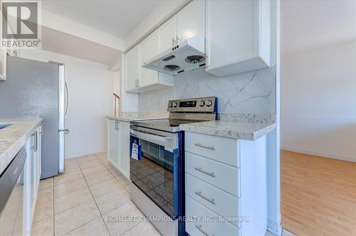 148 Willow Park Drive, Brampton, ON - Indoor Photo Showing Kitchen With Upgraded Kitchen