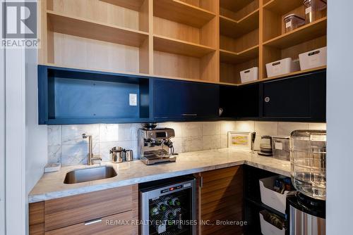 1217 Mona Road, Mississauga, ON - Indoor Photo Showing Kitchen