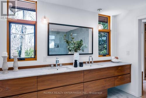 1217 Mona Road, Mississauga, ON - Indoor Photo Showing Bathroom