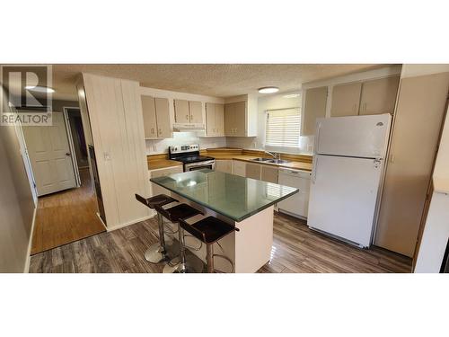 7261 Moose Road, Prince George, BC - Indoor Photo Showing Kitchen With Double Sink