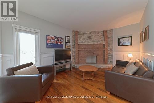 9 Princess Andrea Court, Brampton, ON - Indoor Photo Showing Living Room