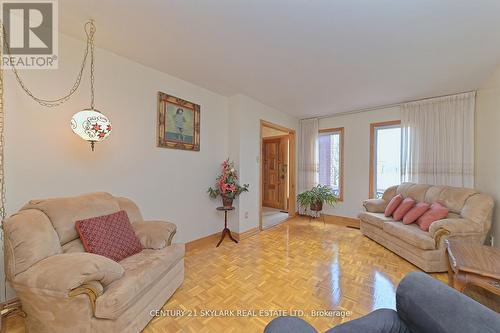 9 Princess Andrea Court, Brampton, ON - Indoor Photo Showing Living Room