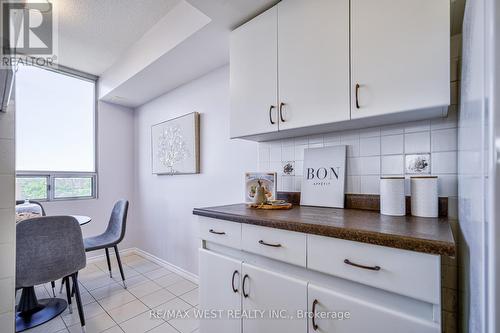 1009 - 310 Mill Street S, Brampton (Brampton South), ON - Indoor Photo Showing Kitchen