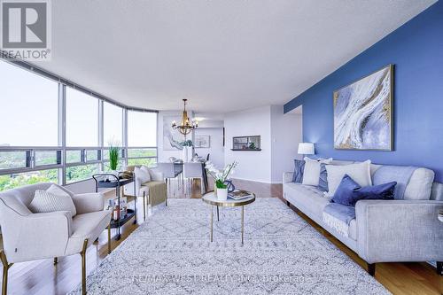 1009 - 310 Mill Street S, Brampton, ON - Indoor Photo Showing Living Room