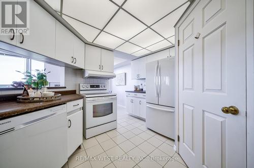 1009 - 310 Mill Street S, Brampton, ON - Indoor Photo Showing Kitchen