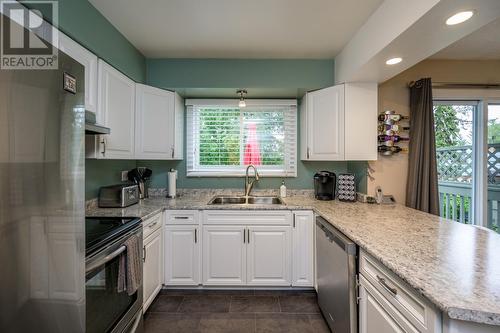 7668 Lemoyne Drive, Prince George, BC - Indoor Photo Showing Kitchen With Double Sink